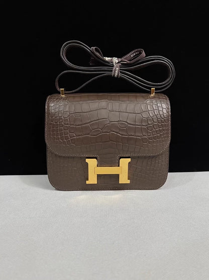 HERMES Constance 19C Grey Matte Alligator Leather gold hardware