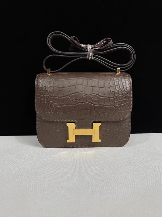HERMES Constance 19C Grey Matte Alligator Leather gold hardware