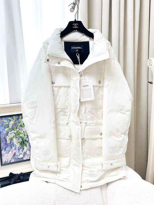 Chanel 21N Coco neige ski white double C down jacket