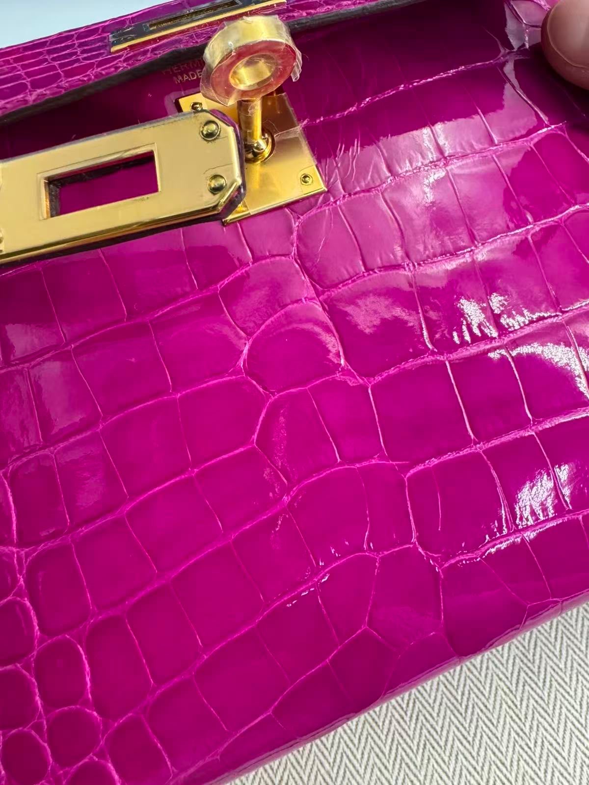 Hermes Mini Kelly 20 Rose Shehrazade shiny alligator gold hardware