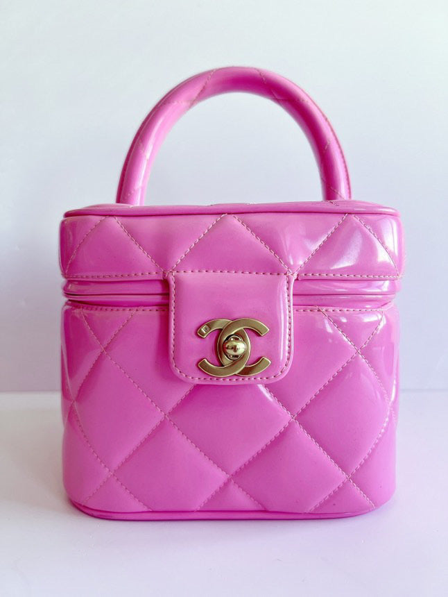 CHANEL 1995 Vintage "Barbie" Heart-Mirror Vanity Case Bag in pink