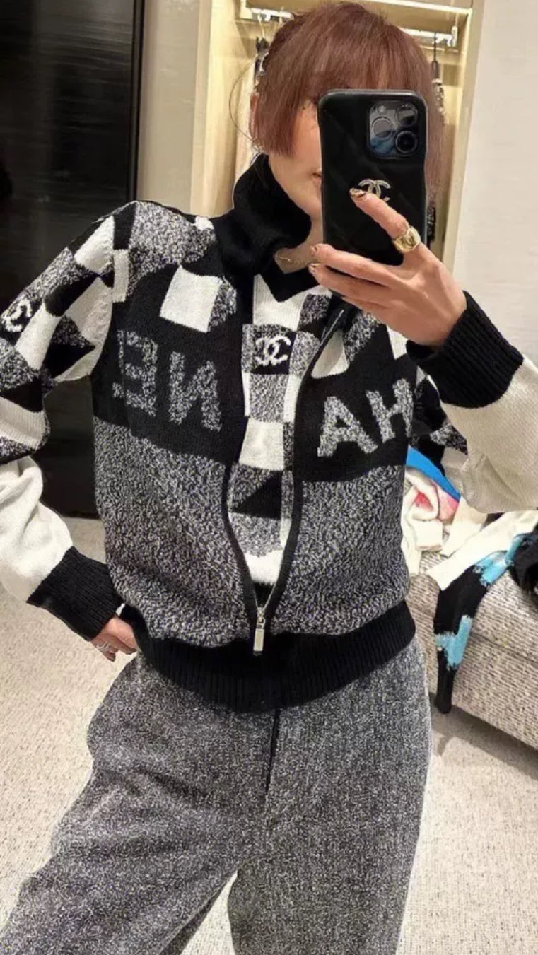 Chanel 22N coco neige ski collection black and white Cardigan