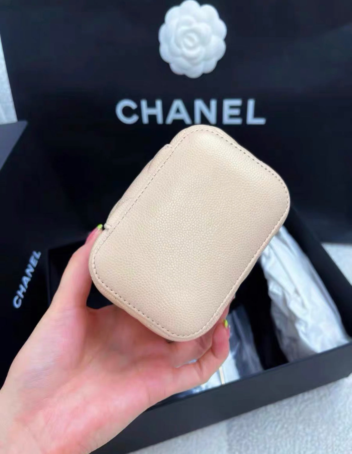 Chanel 21S pearl vanity case in beige leather