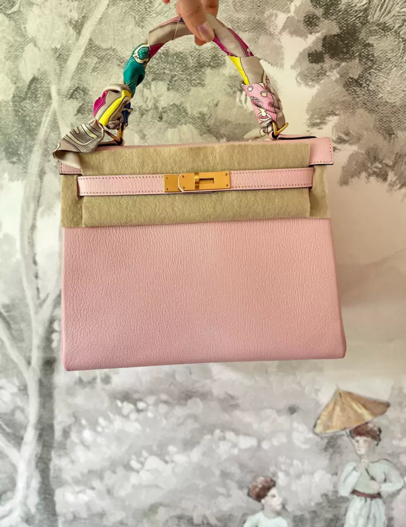 Hermès Kelly 28 Rose Sakura Chèvre Gold Hardware