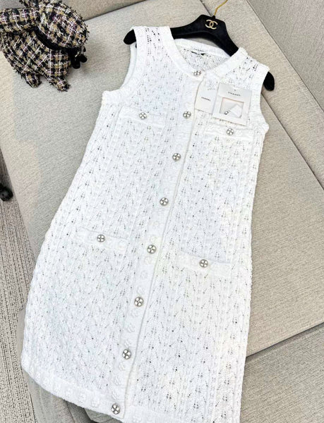 Chanel 24p white knitted dress size 36 –
