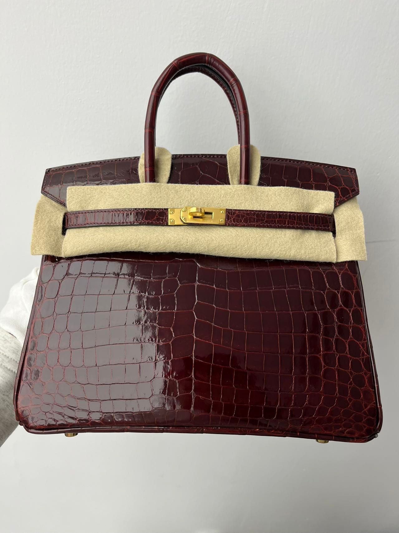 Hermes Birkin 25 Red Bordeaux shiny crocodile leather gold hardware