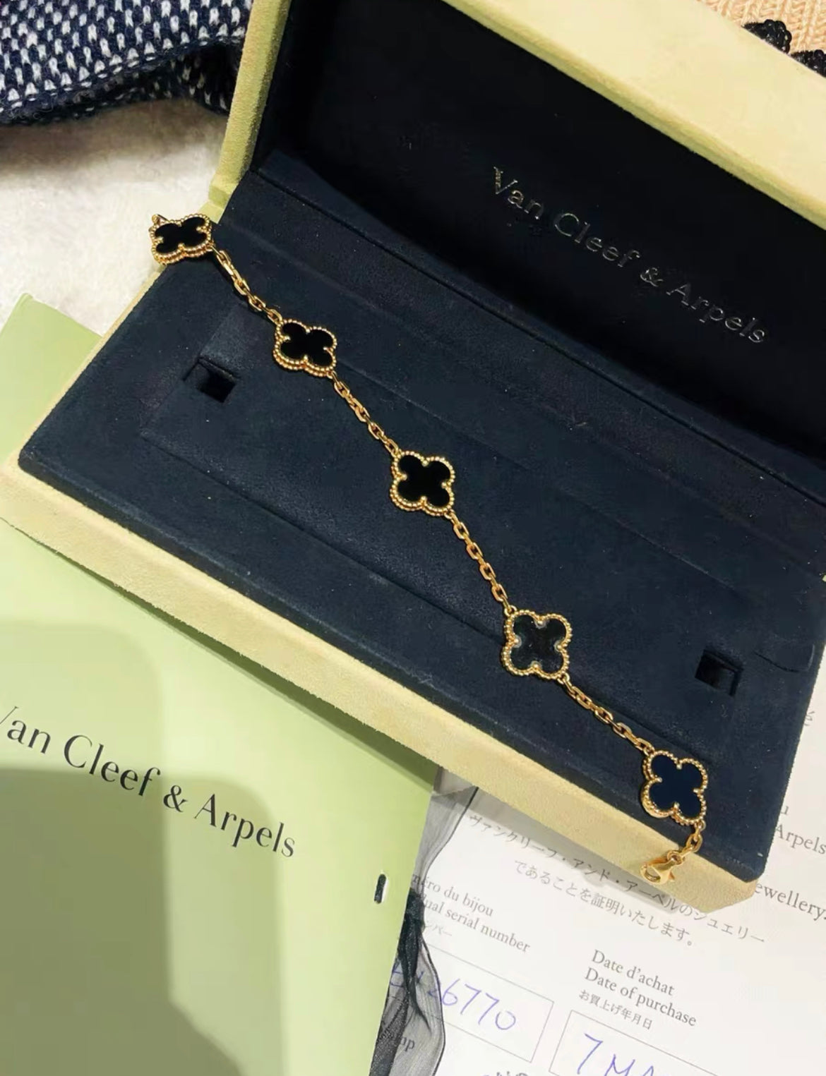 Van Cleef & Arpels Vintage Alhambra bracelet, 5 motifs
18K yellow gold, Onyx