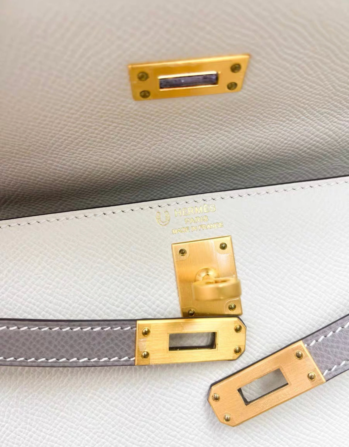 Hermès Special Order (HSS) Kelly Sellier 25 Craie and Etoupe Epsom Brushed Gold Hardware