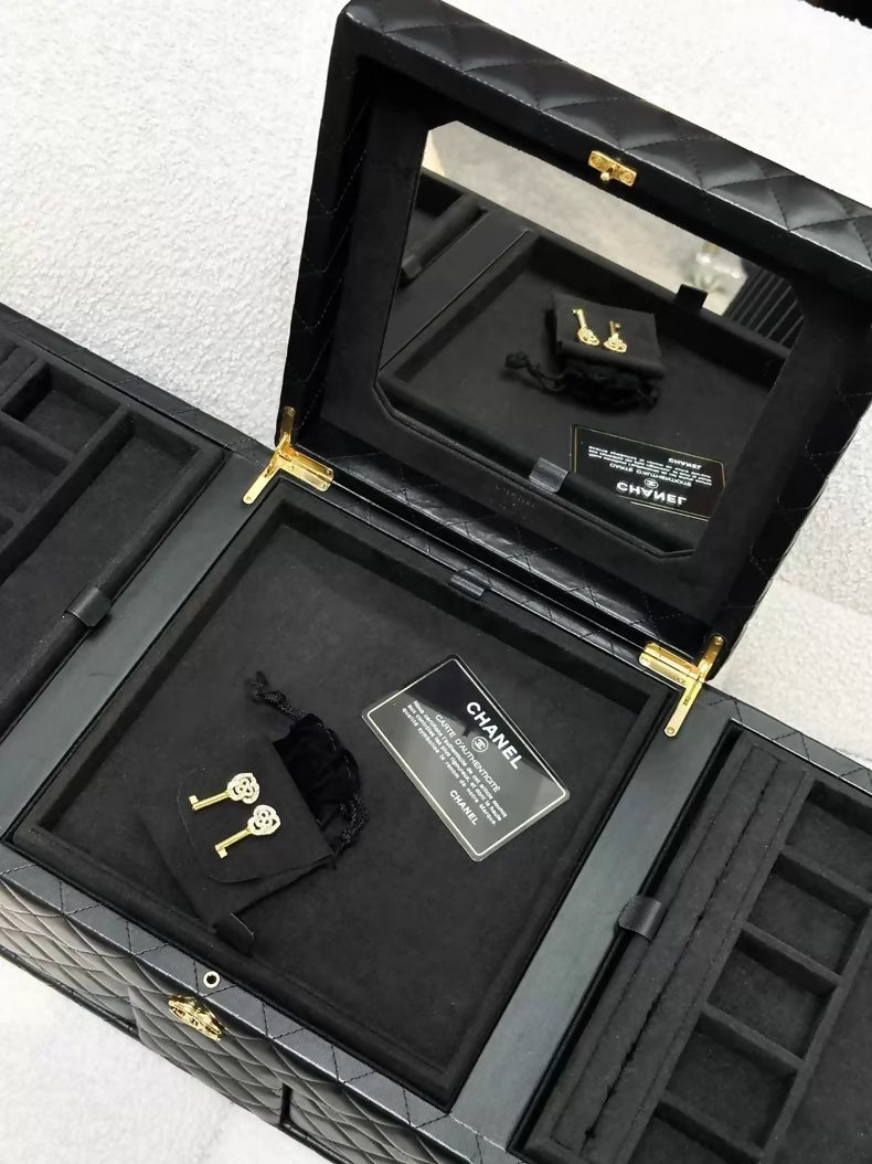 Chanel Métiers d'Art collection, classic black lambskin quilted jewelry case, large size,