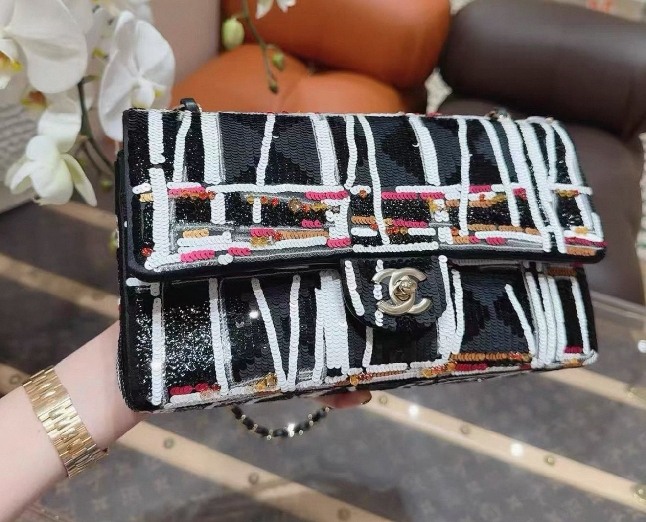 Chanel 22A Black/White/Pink Sequinned flap bag