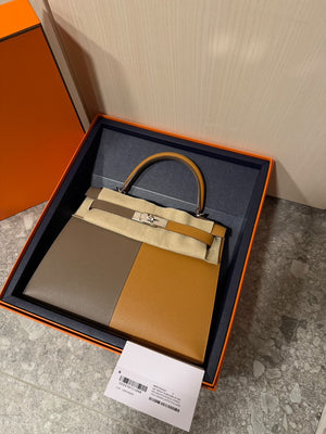 Hermès Kelly 28 Sellier Sesame/Etoupe/Bleu Indigo Veau Epsom Laiton Palladium Hardware