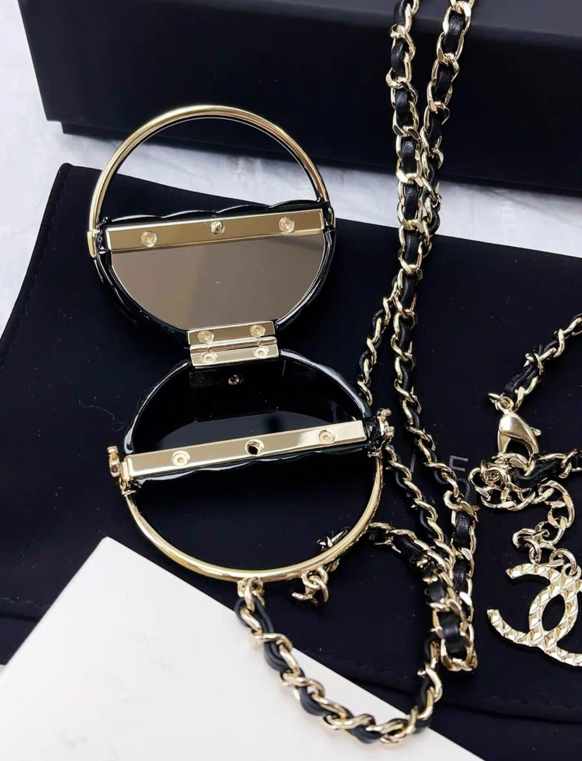 Chanel23c hula hoop chain belt