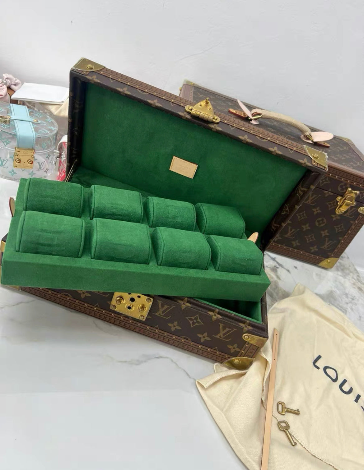 Loui Vuitton Coffret 8 Montres – Wararni.com