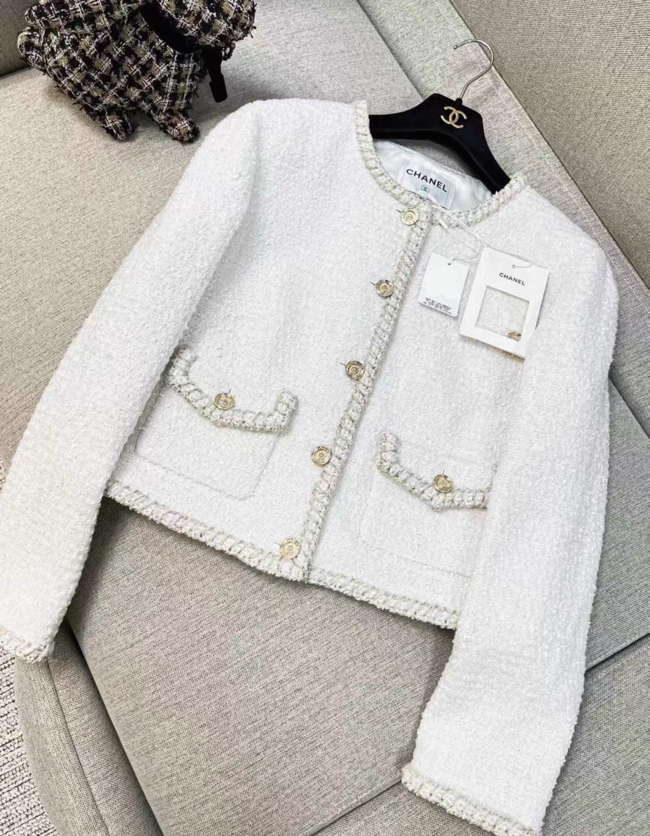 Chanel 25A white tweed jacket