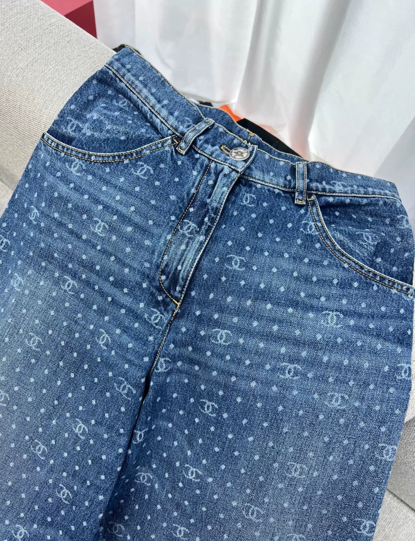 Chanel 23P blue polka-dot denim Boyfriend pants in size 38