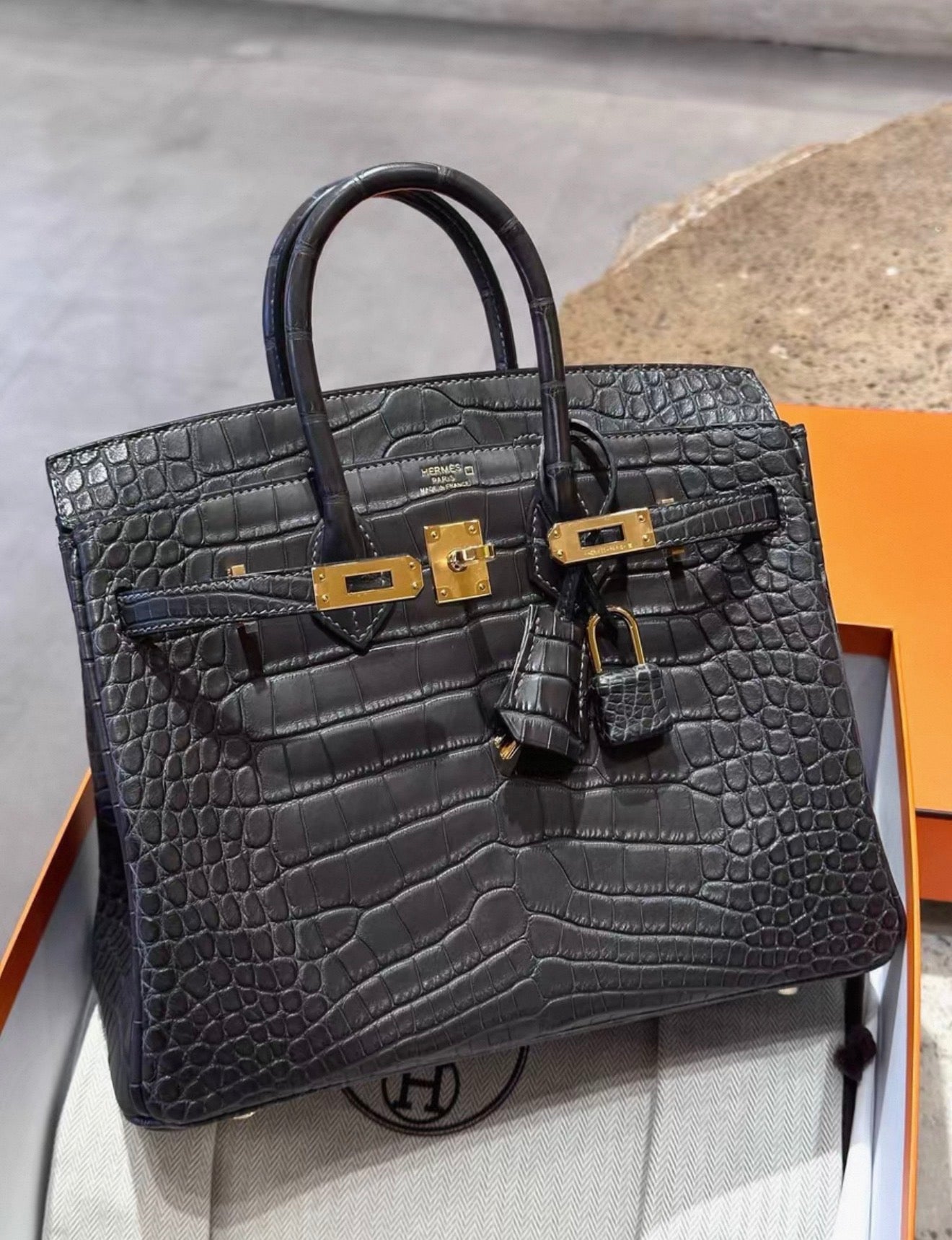 Hermès Birkin 25 Black Matte Alligator Gold Hardware