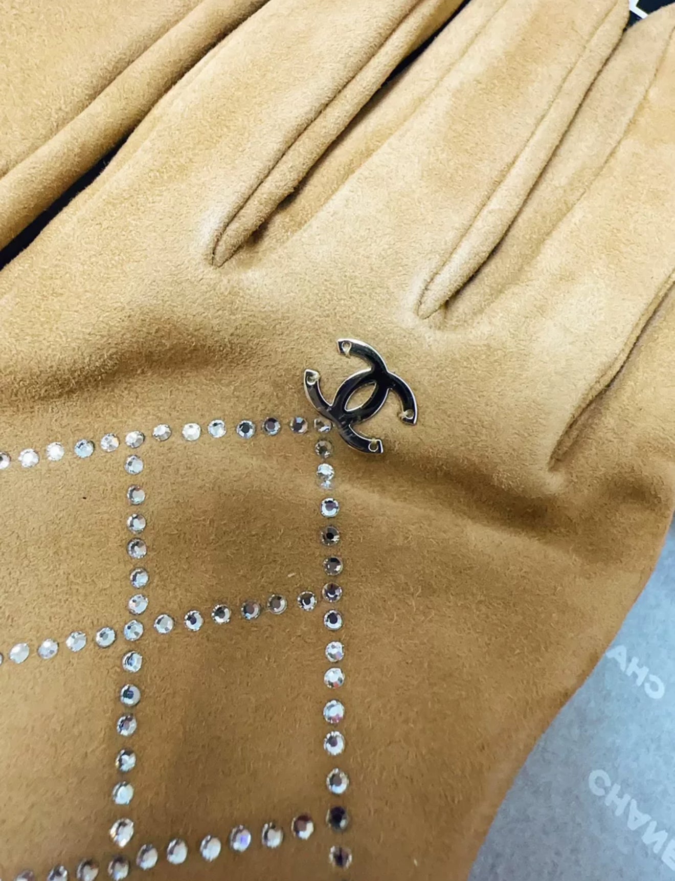 Chanel 19B Suede brown gloves