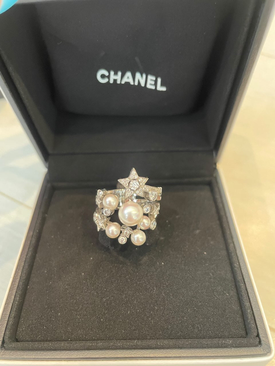 Chanel high jewellery white gold diamonds and pearl star ring