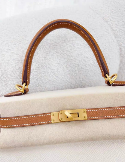 Hermès Kelly 25 Special Order (HSS) Bi-Color Nata and Gold Epsom Sellier Brushed Gold Hardware