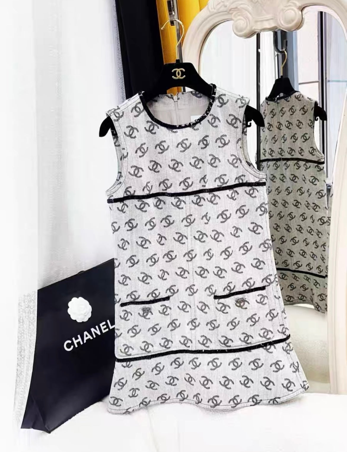 CHANEL 22S RUNWAY CC DENIM DRESS GREY, SIZE 34