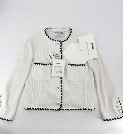 Chanel 21C ECRU Tweed Jacket BLACK SATIN Braided trim CC button size 36 Brand New
