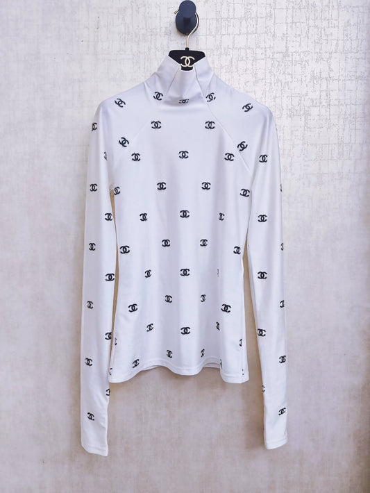 Chanel full-logo eyelash top