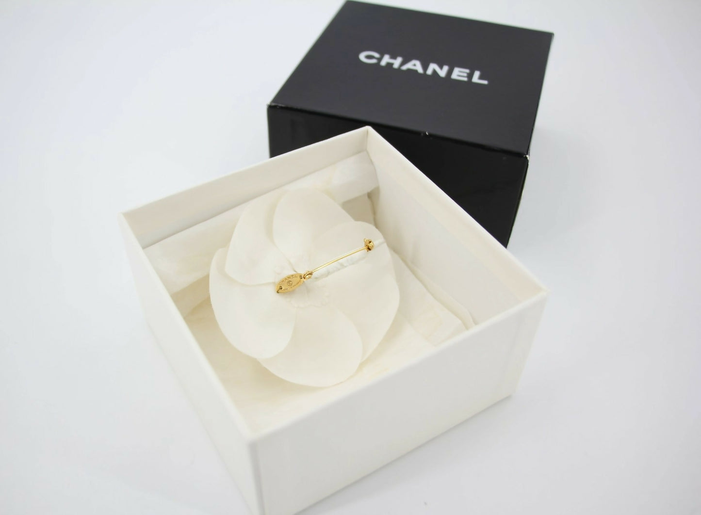 Chanel Vintage 81-85 Silk White Camellia Brooch