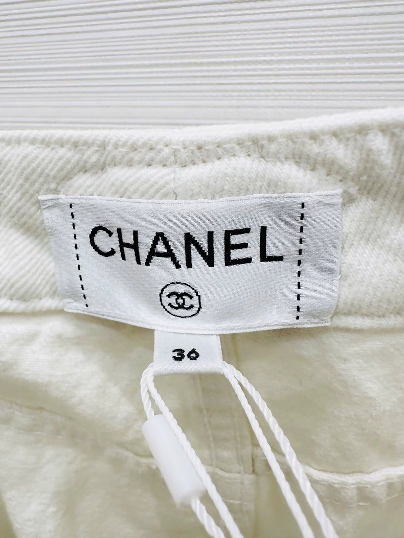 Chanel 25C white jeans