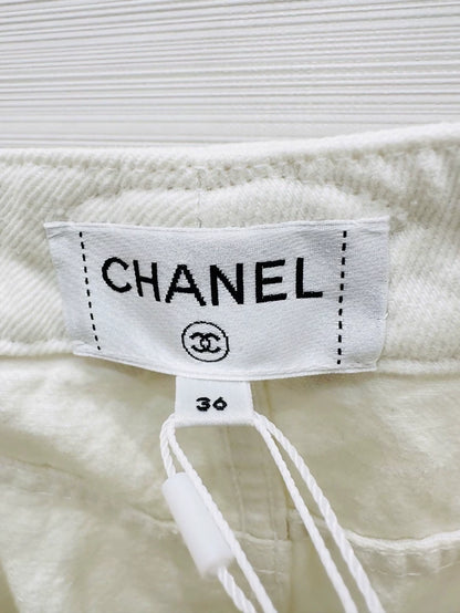 Chanel 25C white jeans