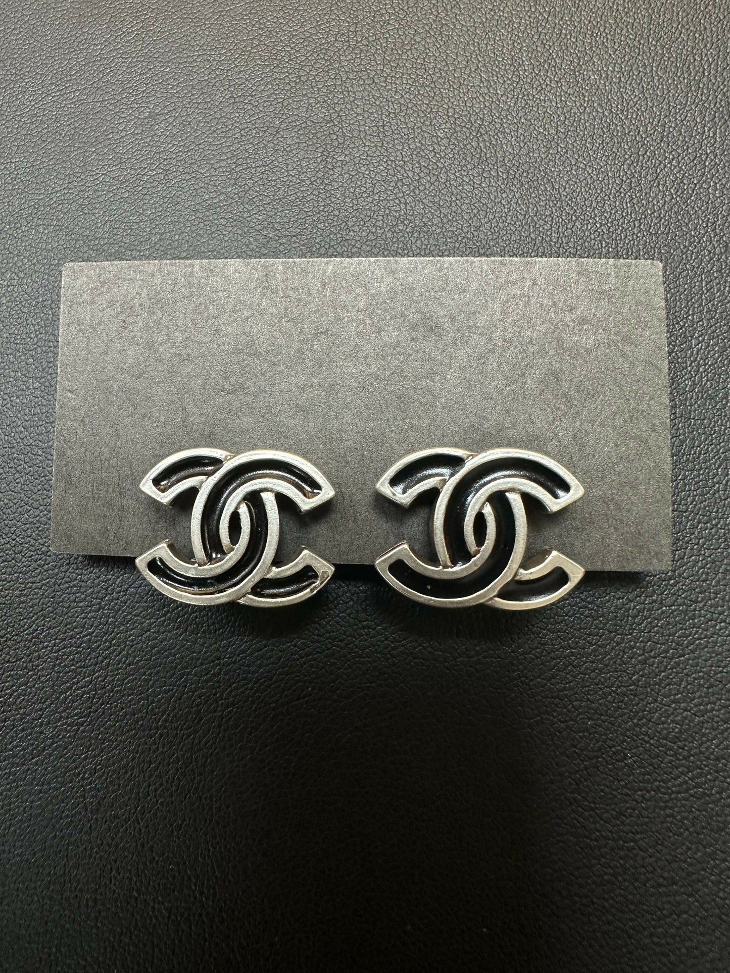 Chanel Vintage 04A Metal Black Silver CC Clip-on Earrings