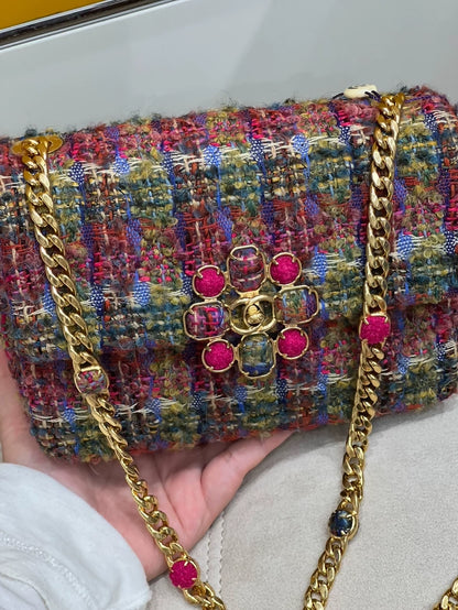 Chanel 22K pink/green Tweed Crossbody Bag