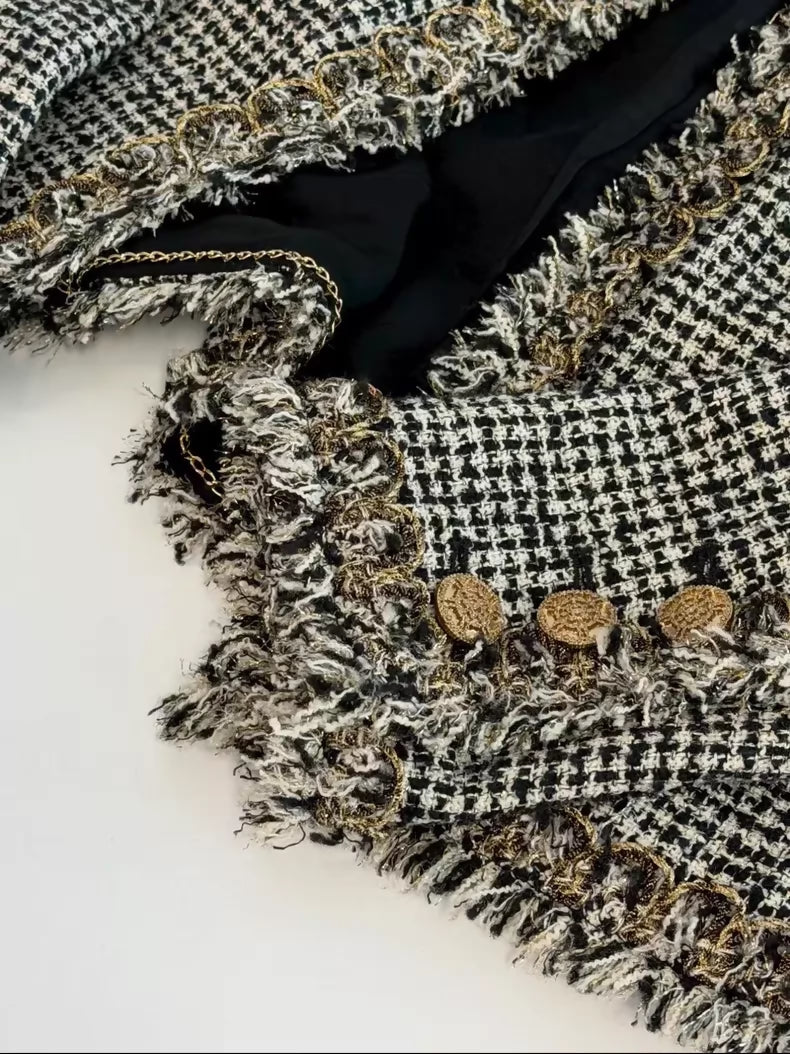 Chanel 10C black and Gold tweed Jacket