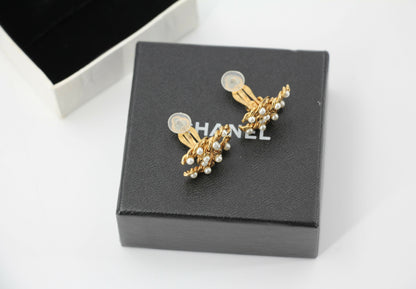 Chanel Vintage 03A Imitation Pearl Gold-plated Clip-on Earrings