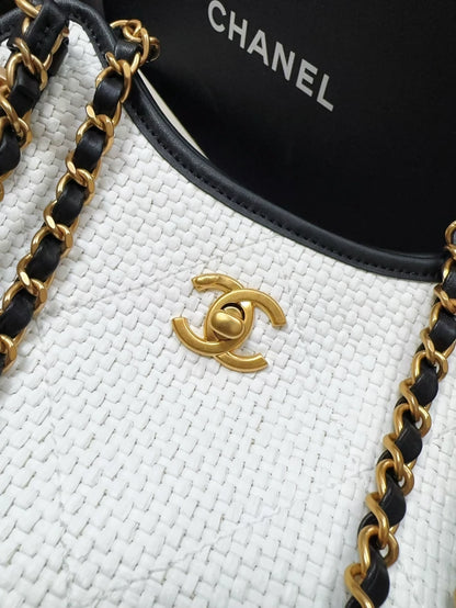 Chanel 26C tote bag in white woven rattan, small mode
