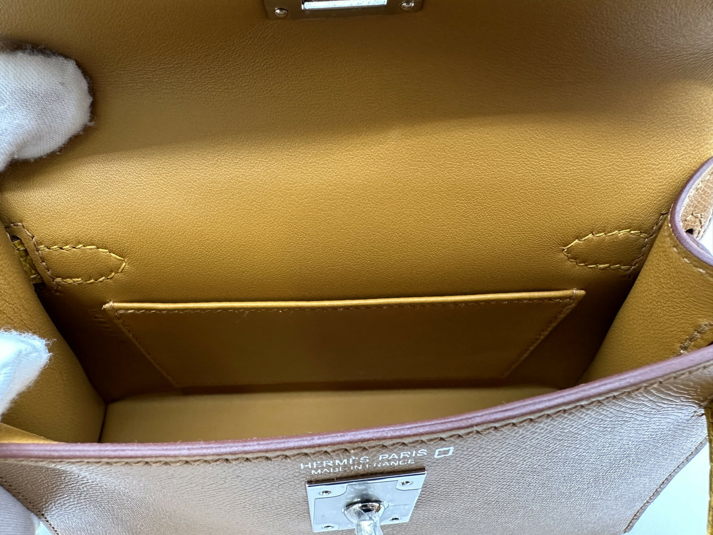 Hermès Kelly 20 Touch Madame/Alli Missi PHW K