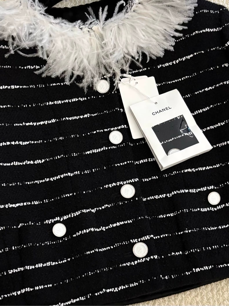 Chanel 25S Black white feather Tweed  Jacket
