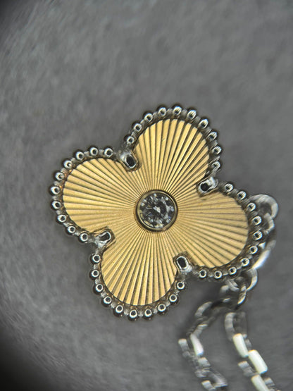 Van Cleef 
Arpels Holiday Pendant 2024