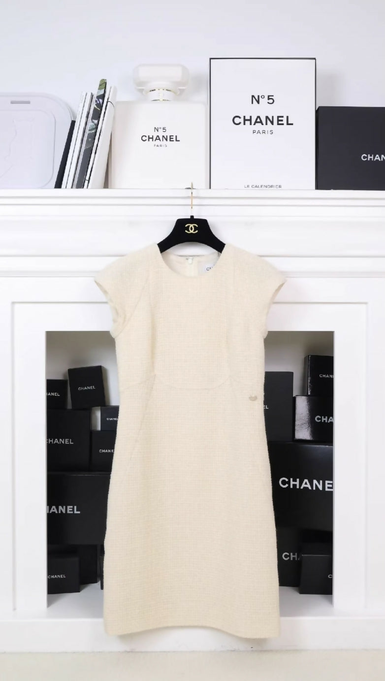 Chanel 2018 ecru Dress