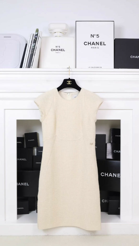 Chanel 2018 ecru Dress