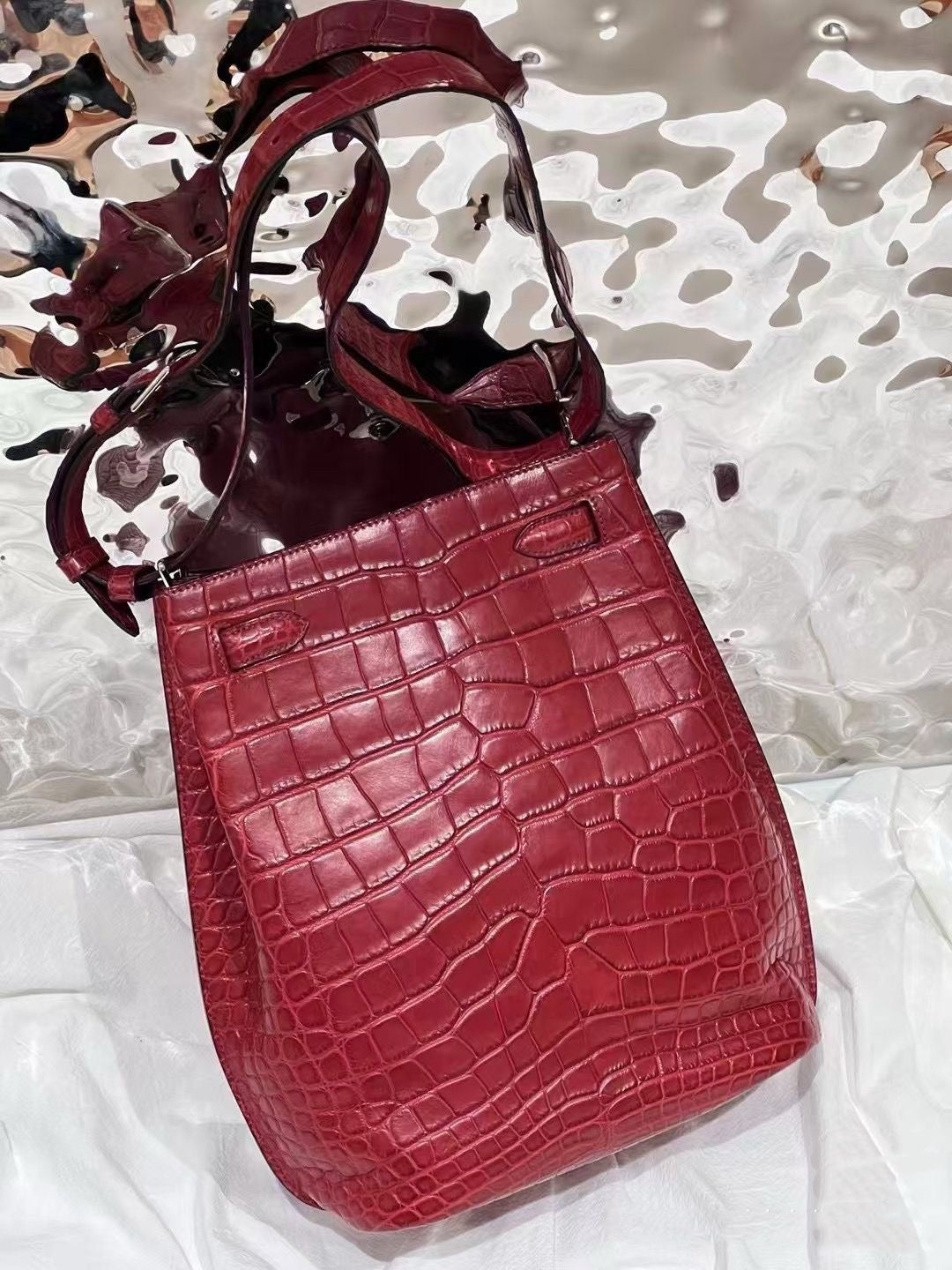 Hermes so Kelly 22 Red Matte Alligator leather palladium hardware