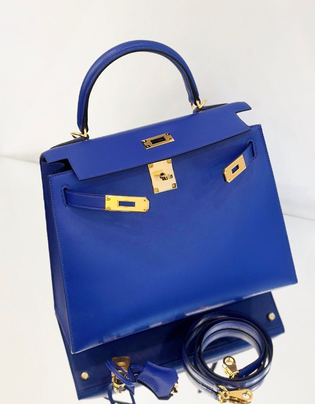 Hermès Kelly Sellier 28 Bleu Electric Tadelakt Gold Hardware