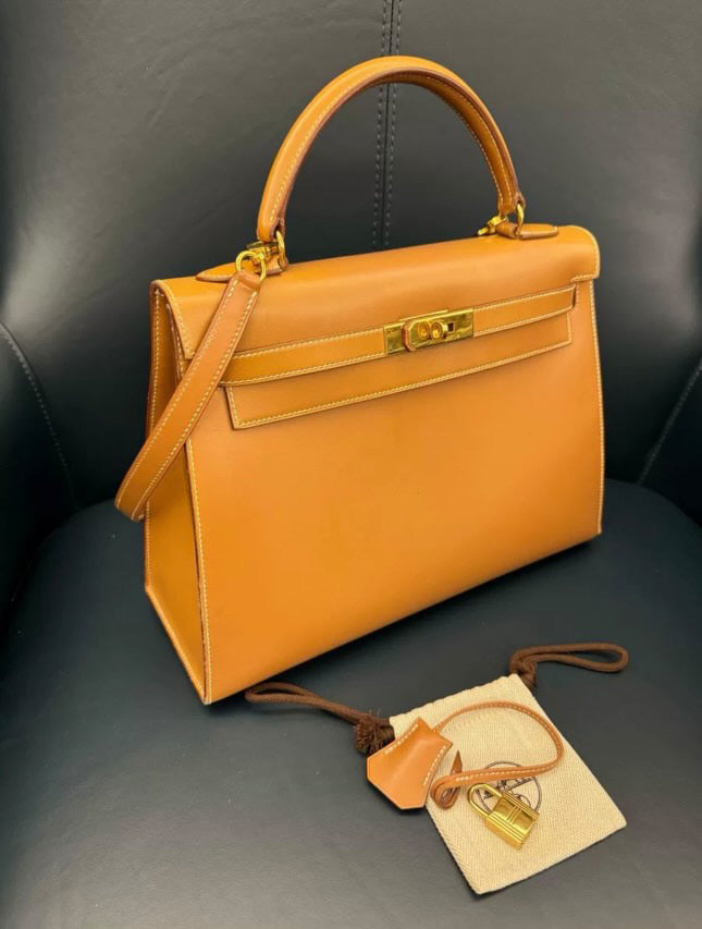 Hermès Kelly 32 Gold Box Calf Gold Hardware