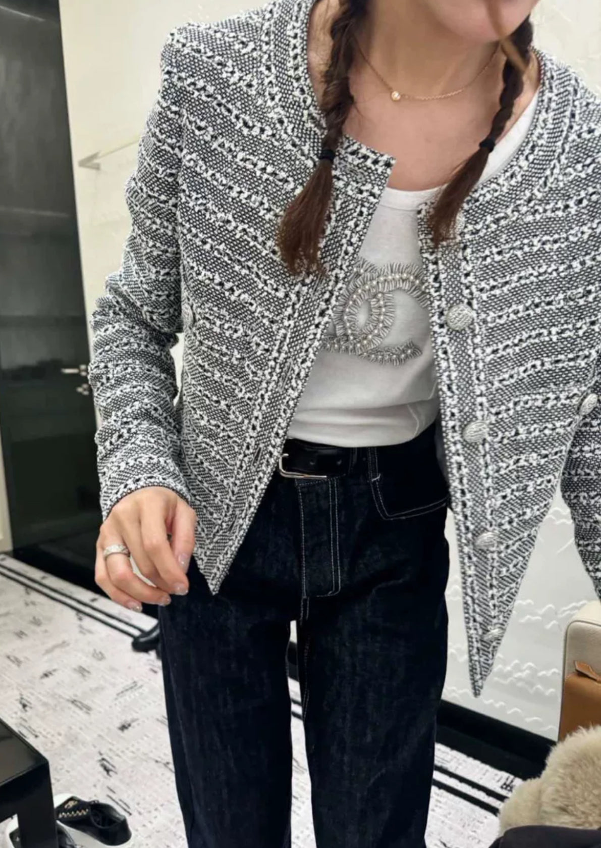 CHANEL 24P Black & White tweed jacket