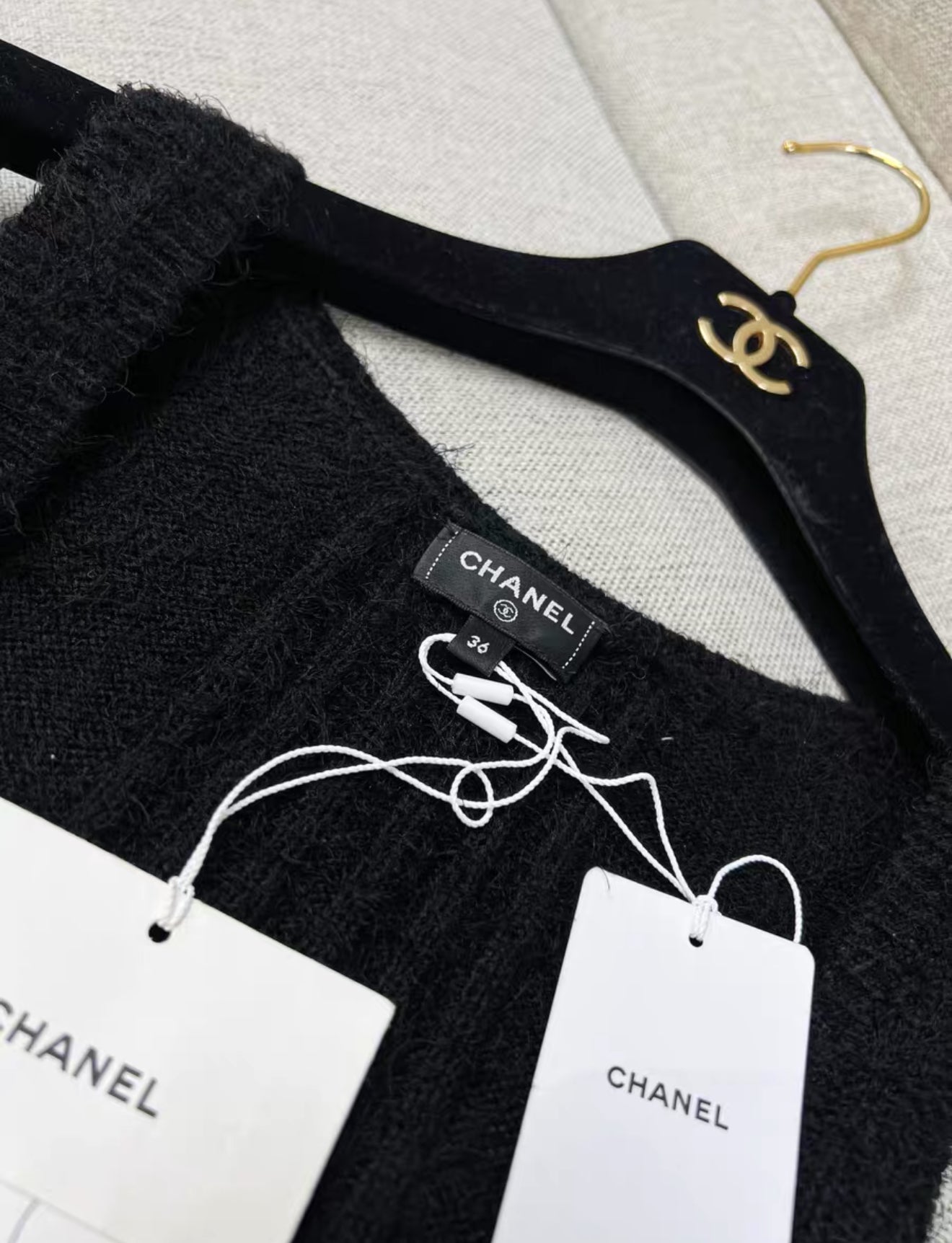 Chanel 25S black feather top – Wararni.com