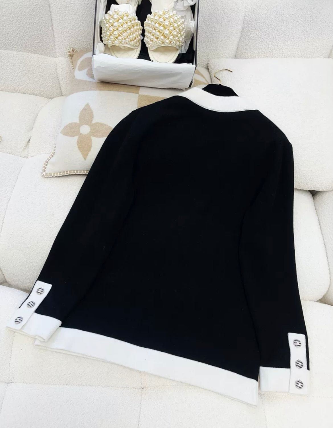 Chanel 24C black and white cashmere cardigan size 36