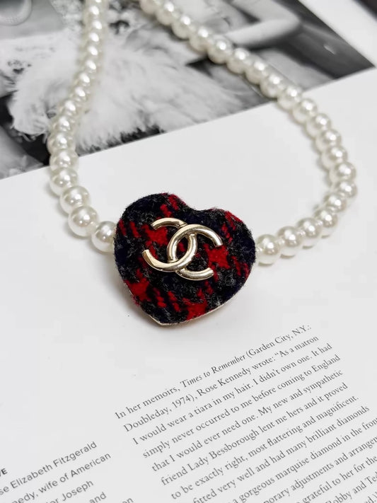 Chanel 22K Black and red tweed heart brooch with gold CC logo