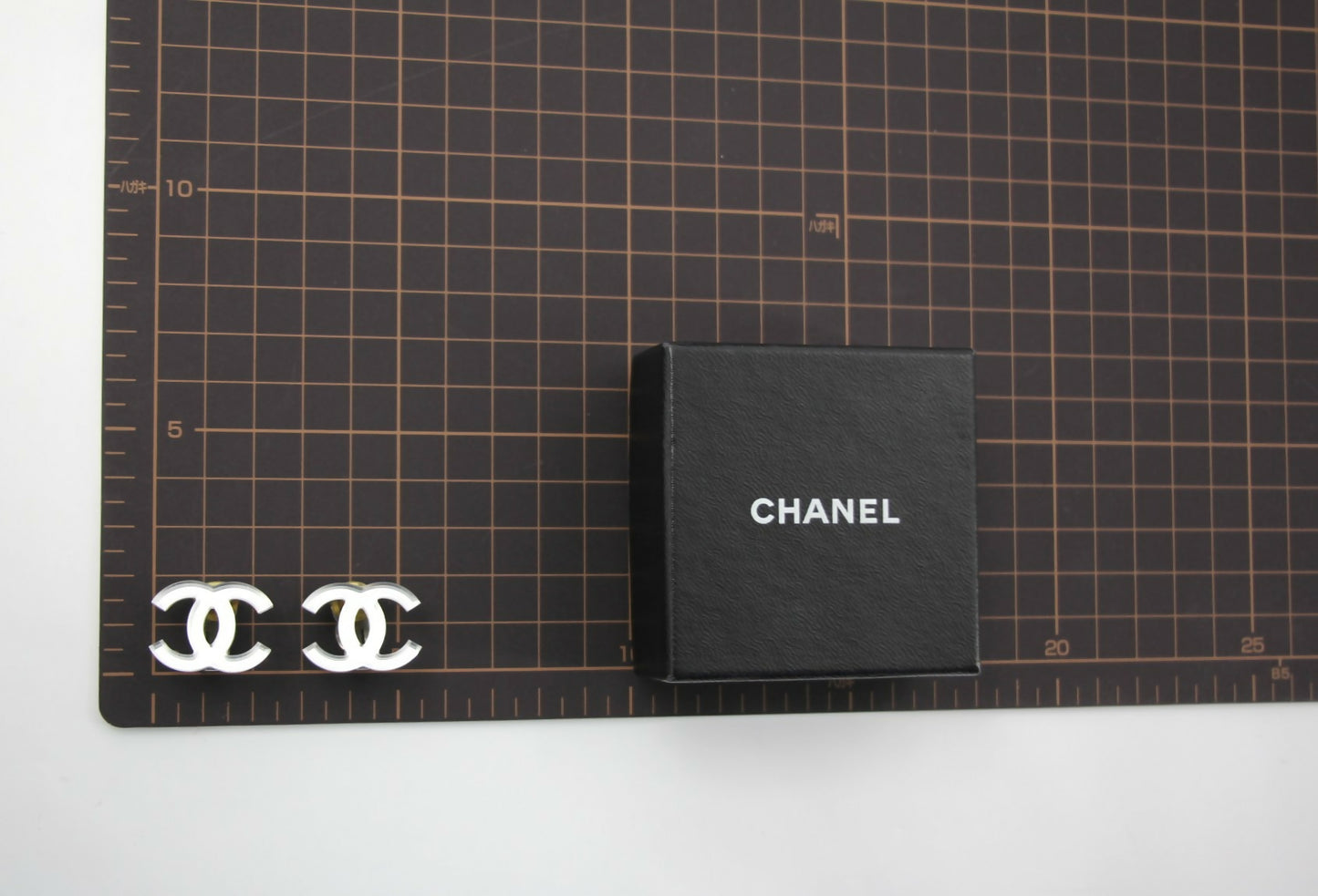 Chanel Vintage 03C Mirror Silver CC Clip-on Earrings