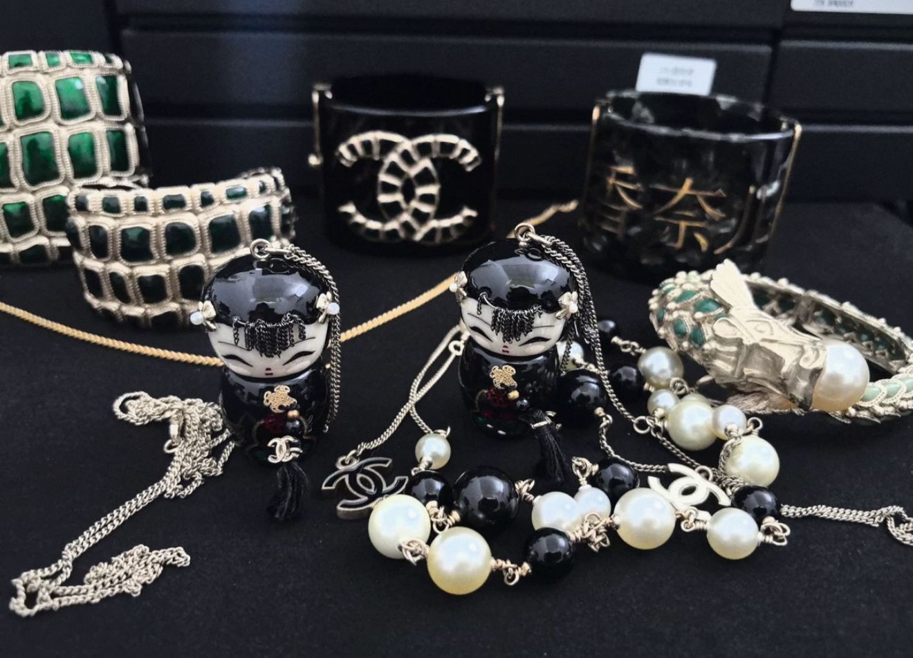 Chanel 2009 Fall Paris-Moscow Matryoshka Doll Moscow pearl necklace