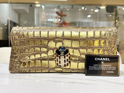Chanel 19A Gold Crocodile Embossed Paris-New York Coco Scarab Ancient Egyptian Clutch Gold Hardware (Extremely Rare)