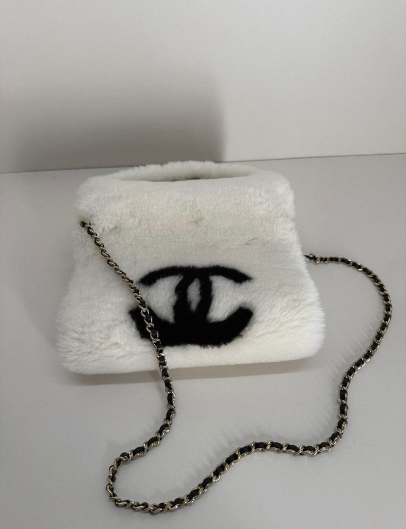 Chanel 25N hand warmer